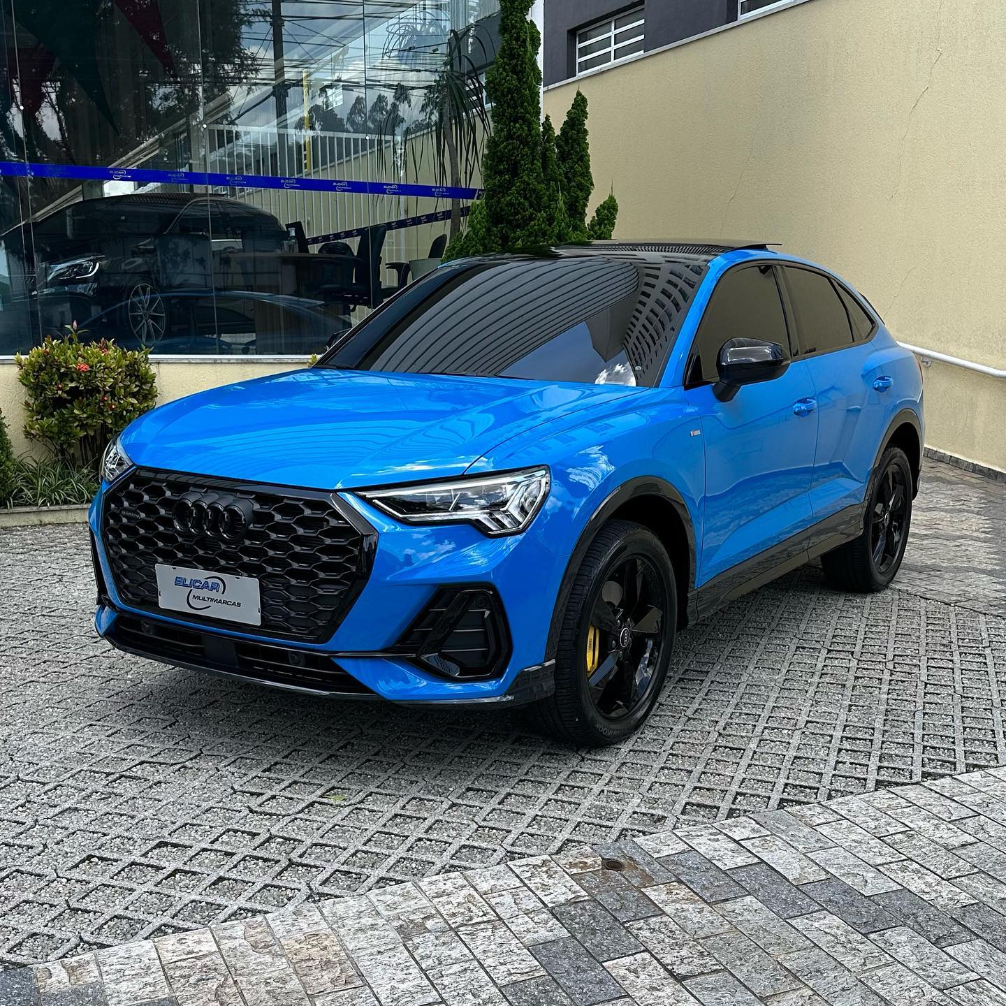 About Us Audi Q3